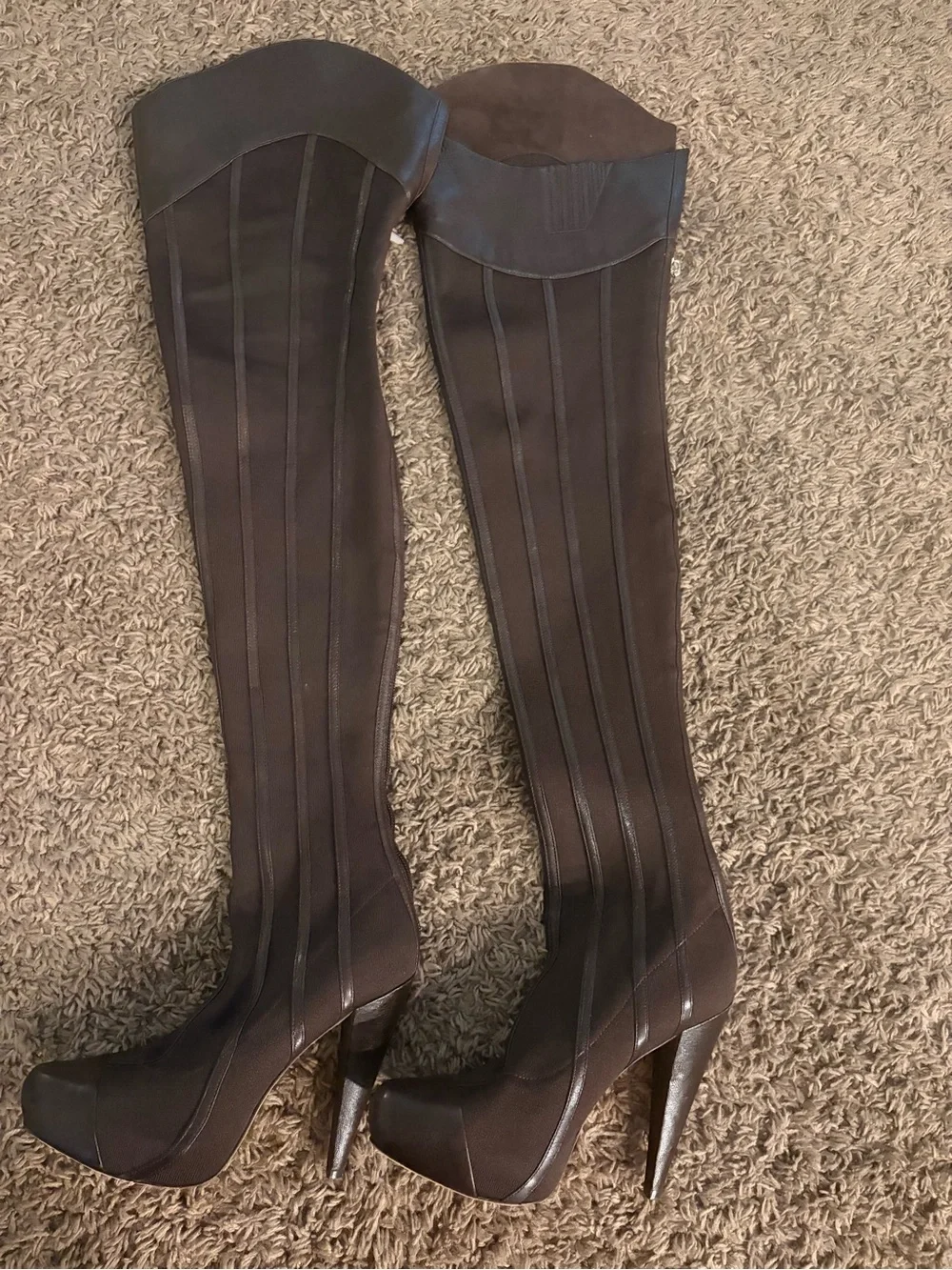 REPORT SIGNATURE Steinway Thigh high Boots size 7